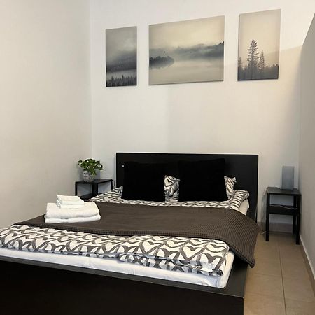City Center Apartments With Optional Garage Budapest Bagian luar foto