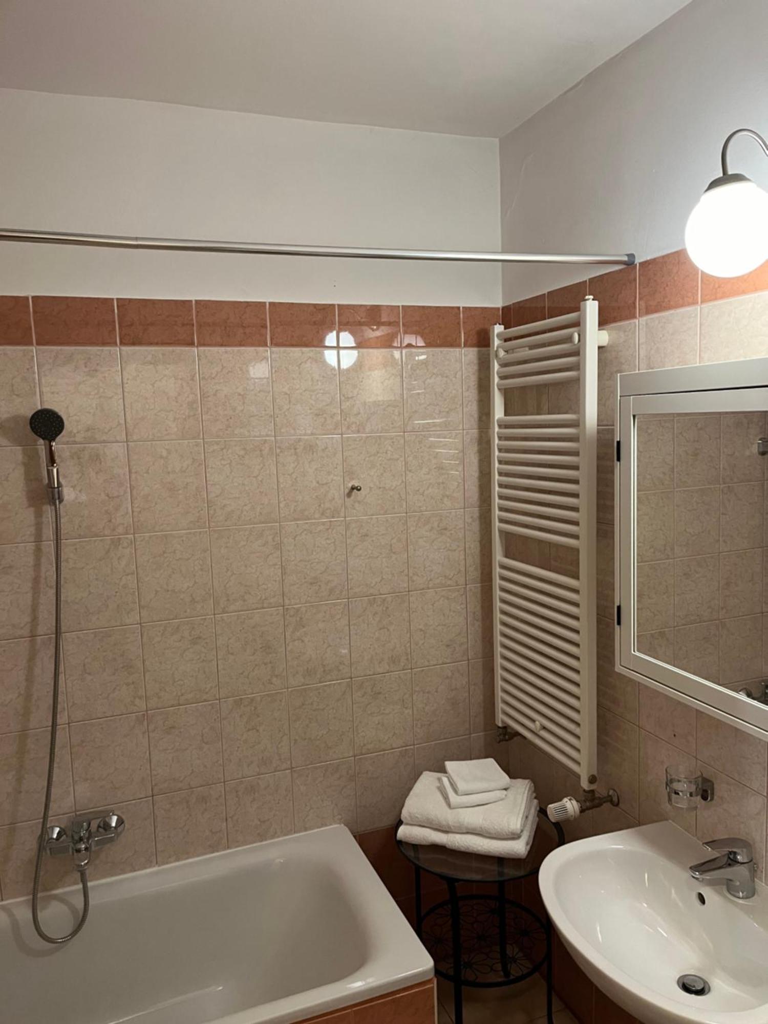 City Center Apartments With Optional Garage Budapest Bagian luar foto