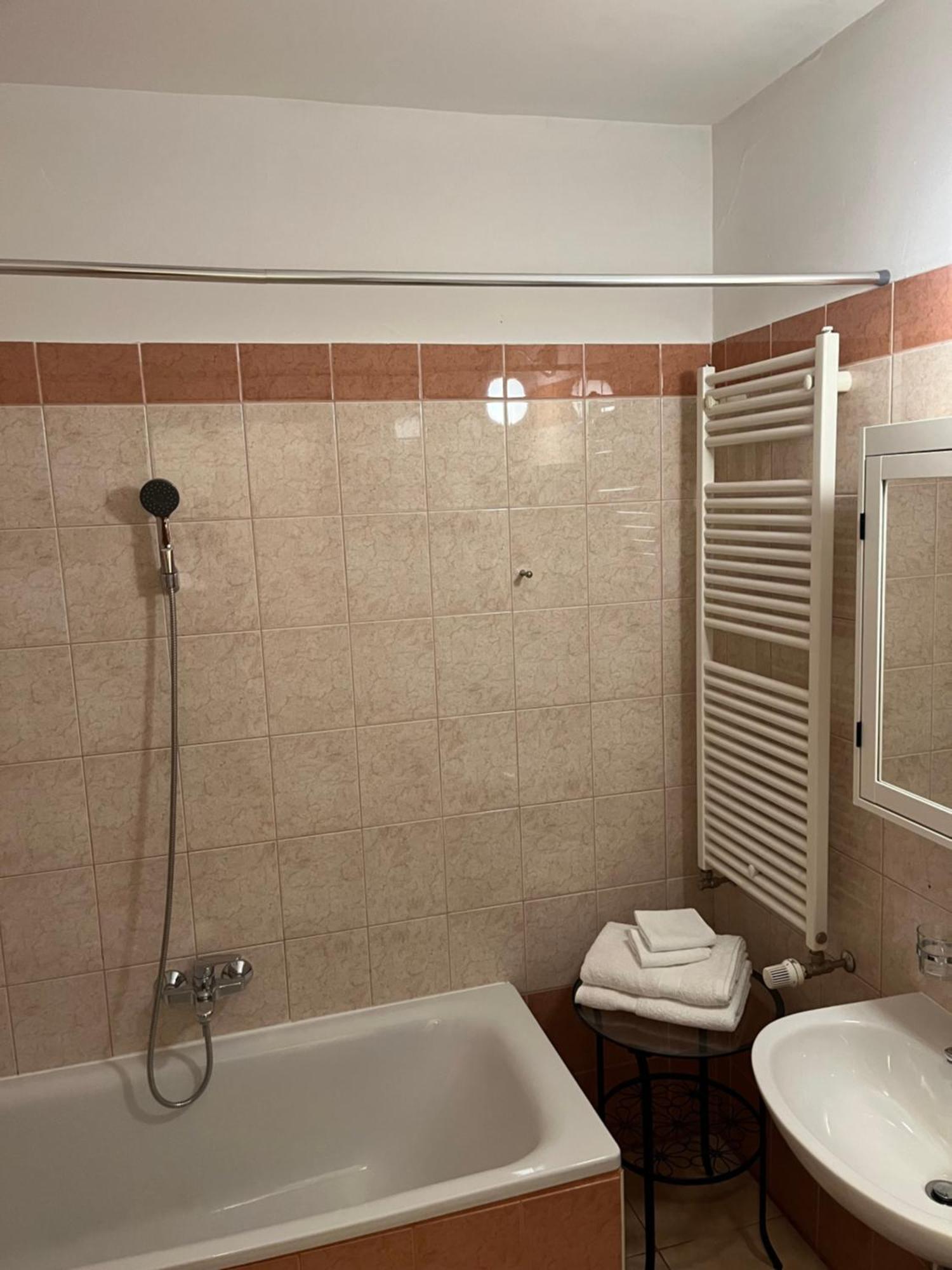 City Center Apartments With Optional Garage Budapest Bagian luar foto